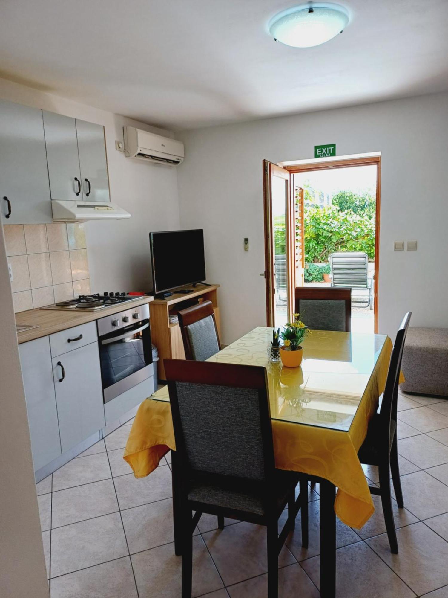 Apartments Jure Miljak Podstrana Luaran gambar